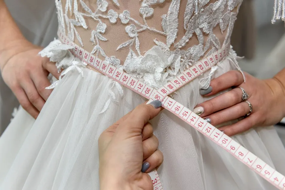 Zdjęcie Jak przygotować się do mierzenia sukni ślubnej, by uniknąć stresu i rozczarowań