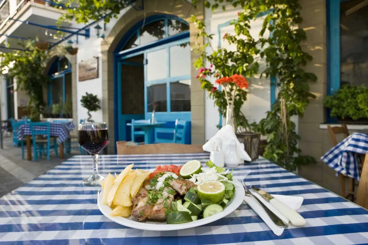 Zdjęcie Larnaka gdzie zjeść: najlepsze lokalne restauracje i dania cypryjskie