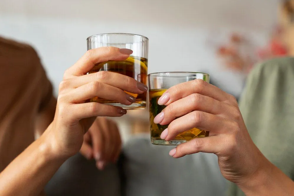 Zdjęcie Czy po udarze mózgu można pić alkohol? Poznaj niebezpieczeństwa i ryzyko