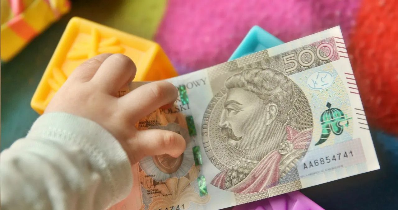 Zdjęcie Ile można zarobić na urlopie wychowawczym? Zasiłek i możliwości pracy.