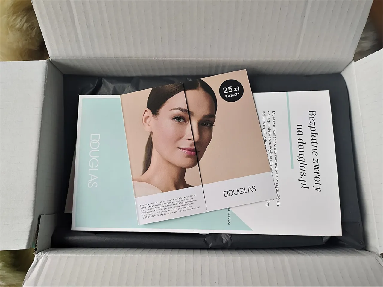 Zdjęcie Zwrot perfum w Douglas: Poznaj warunki i procedurę (Online/Stacjonarnie)