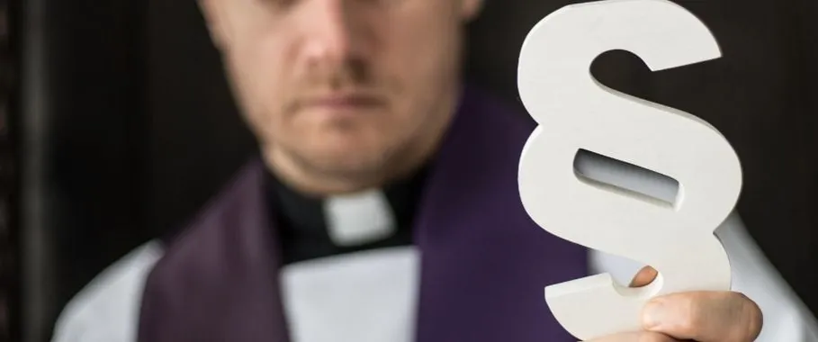 Zdjęcie Kiedy biją dzwony w kościele? Odkryj ich znaczenie i tradycje
