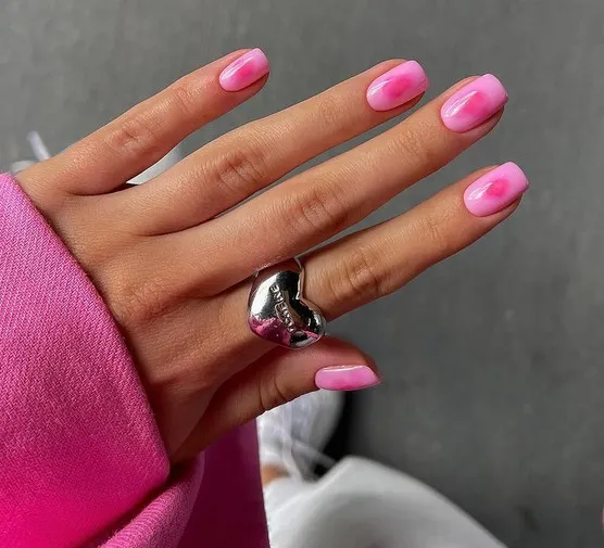 Zdjęcie Jaki manicure jest teraz modny? Odkryj najgorętsze trendy w stylizacji paznokci