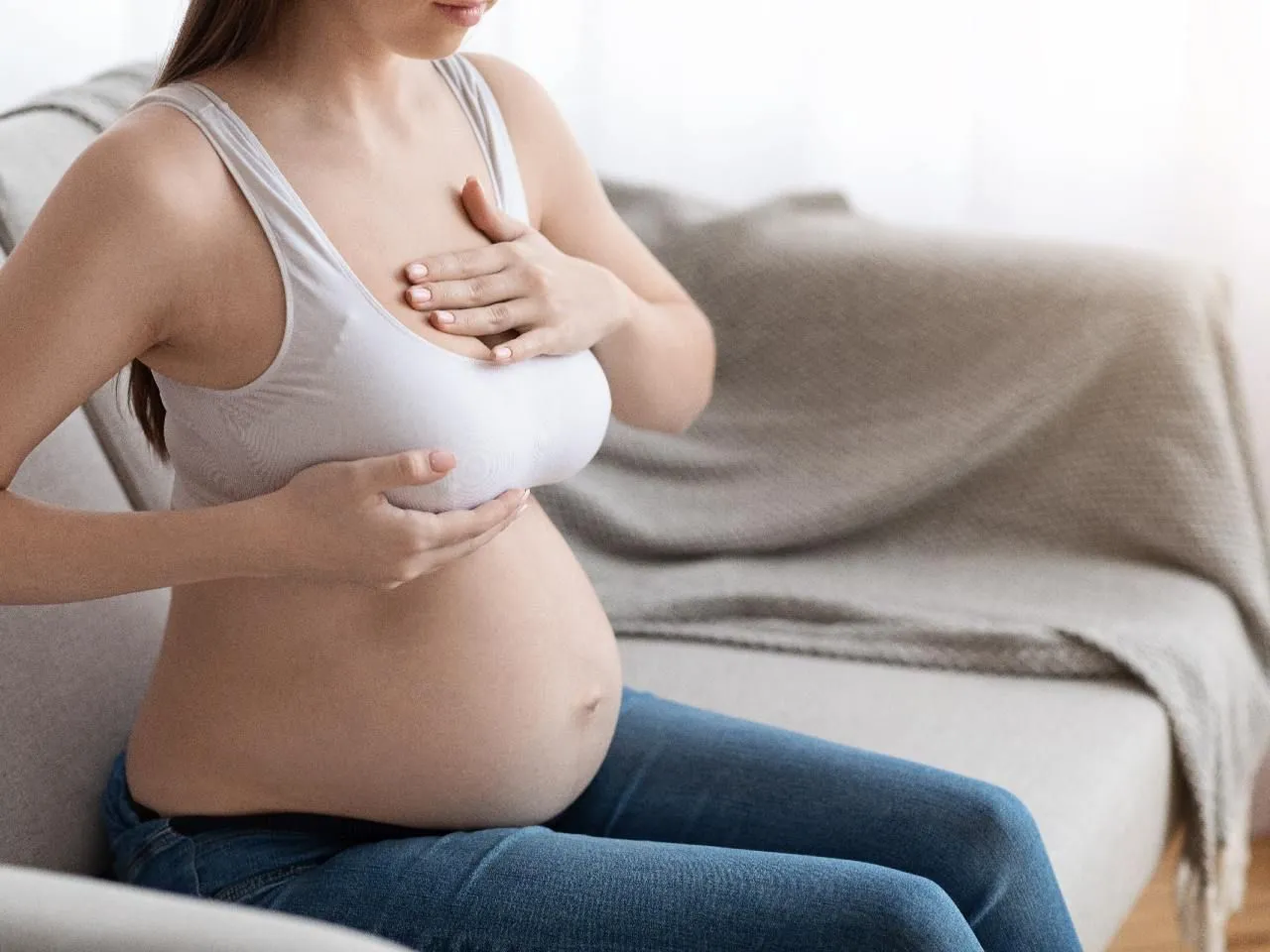 Zdjęcie Jak wyglądają sutki we wczesnej ciąży? 5 kluczowych zmian