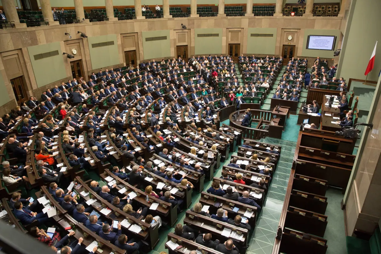 Zdjęcie Kto pisze ustawy w Polsce? Poznaj kluczowe instytucje i procesy