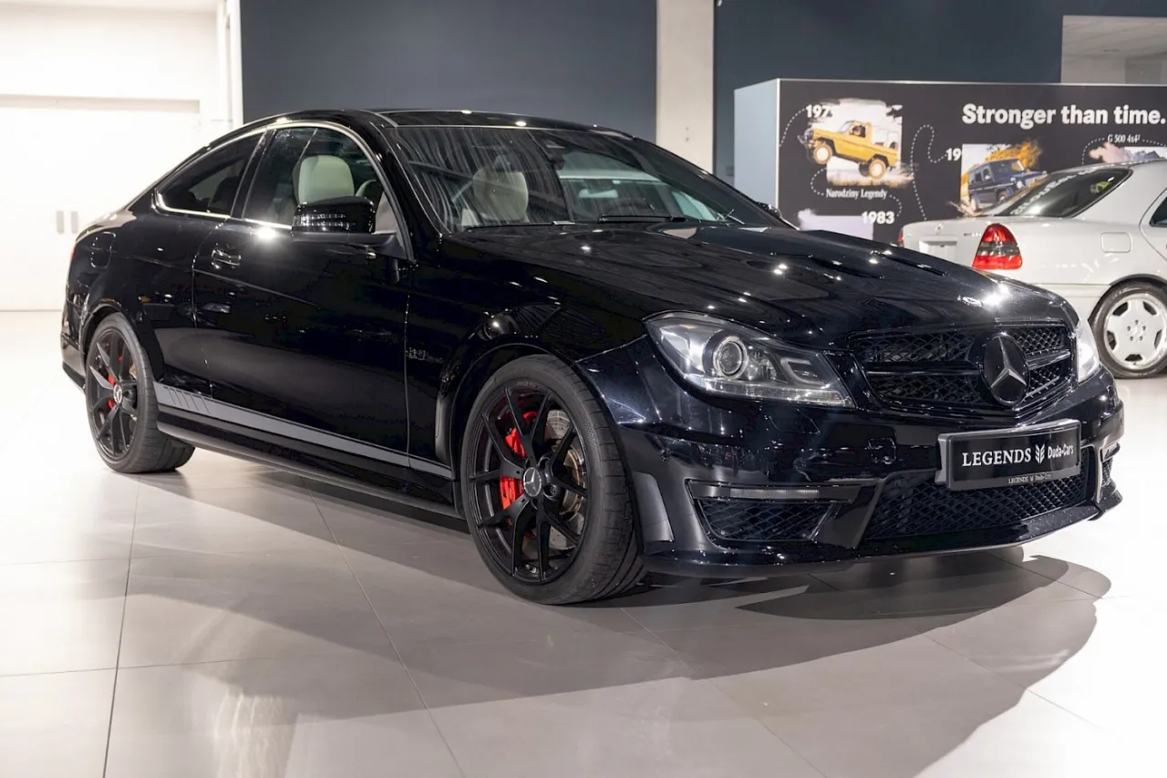 Zdjęcie Mercedes-Benz C63 AMG – niezwykłe osiągi, technologia i luksus w jednym