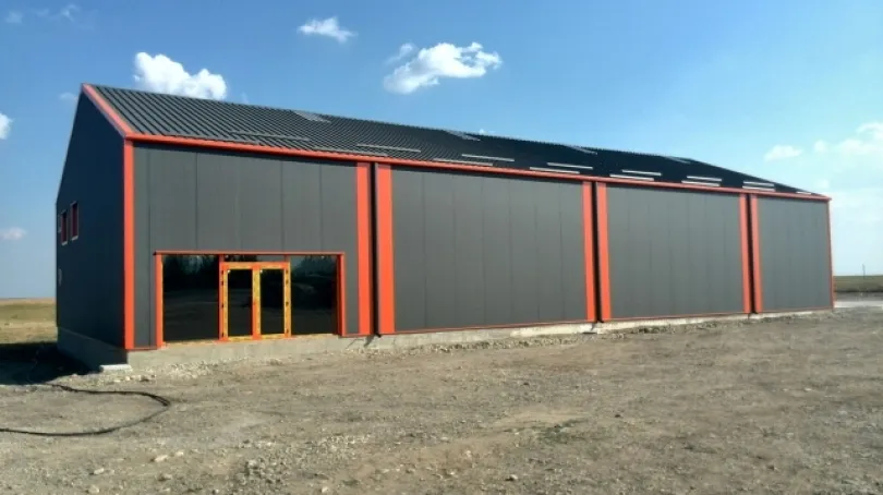 Zdjęcie Ile kosztuje budowa hali magazynowej? Poznaj kluczowe czynniki wpływające na ceny