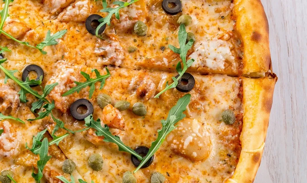 Zdjęcie Pizza 40 cm na ile osób? Sprawdź, jak zaplanować idealne porcje dla każdej okazji