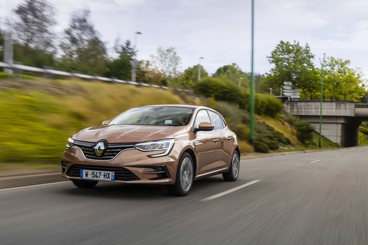 Zdjęcie Renault Megane 4 jaki silnik wybrać - uniknij najczęstszych błędów
