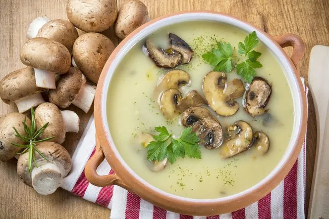 Zdjęcie Jak się gotuje zupę pieczarkową, aby była smaczna i aromatyczna