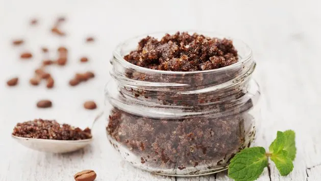 Zdjęcie Jak zrobić peeling do twarzy w domu - naturalne przepisy na piękną skórę