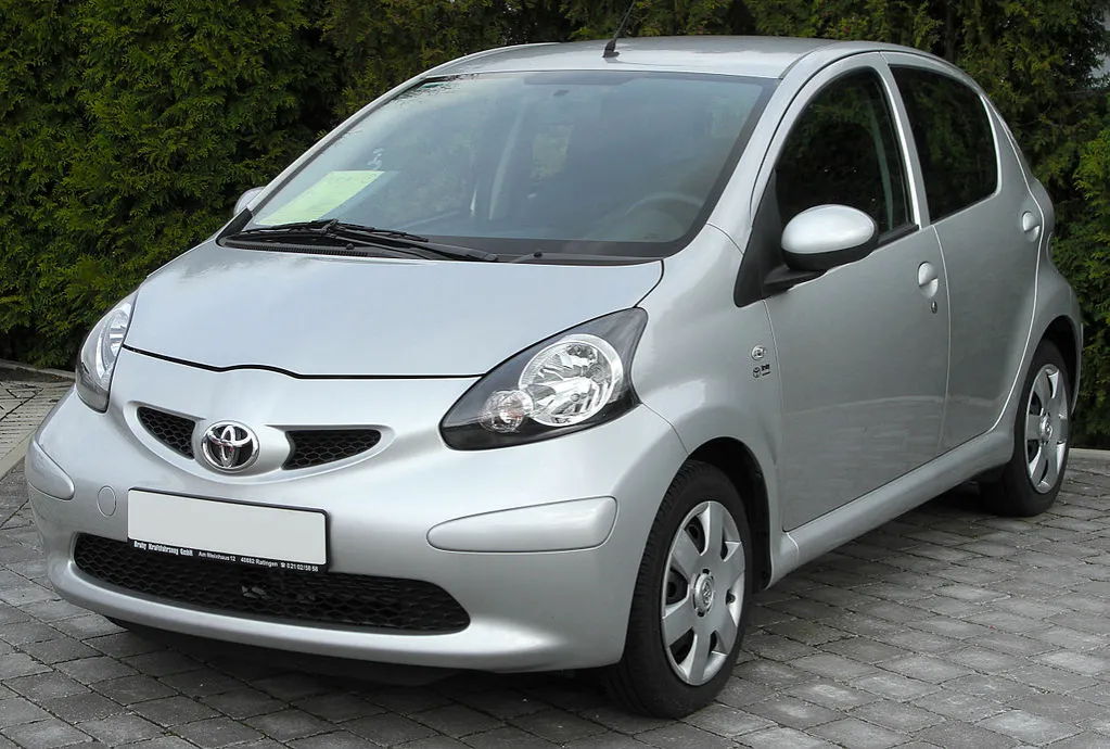 Zdjęcie Pojemność baku Toyota Aygo – co musisz wiedzieć o paliwie?
