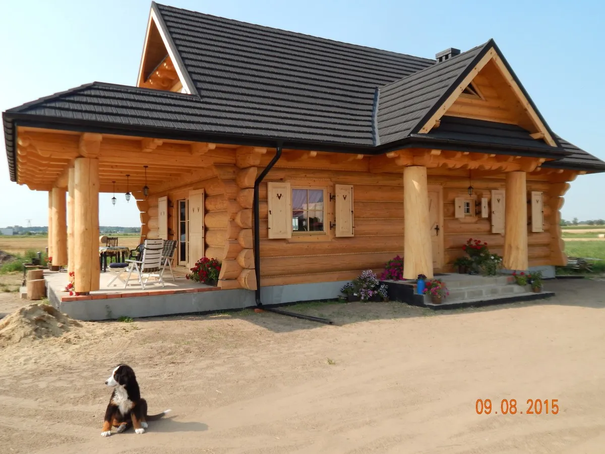 Zdjęcie Dach z bali: Konstrukcja, pokrycia i zalety w domach drewnianych