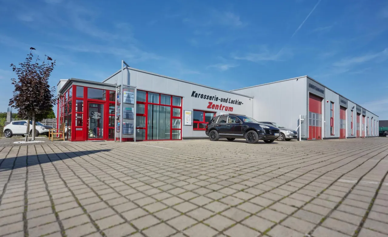Zdjęcie RKR Karosserie und Lackierzentrum Iserlohn: Top-Service für Ihr Auto