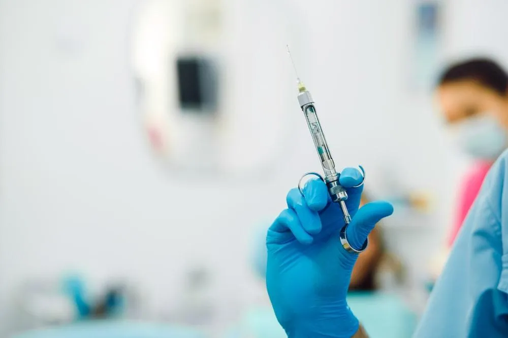 Zdjęcie Ile godzin trzyma znieczulenie u dentysty? Co musisz wiedzieć, aby uniknąć bólu