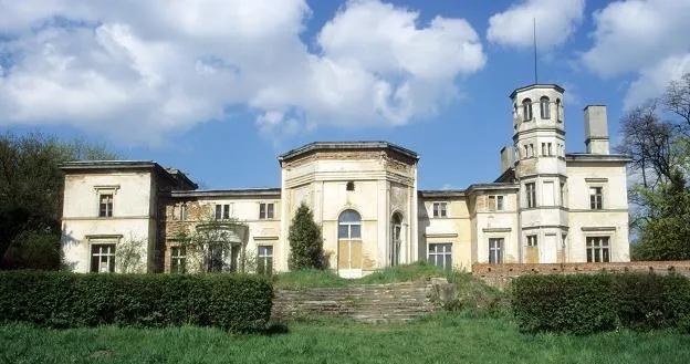 Zdjęcie Pałac w Łącku: Historia i brak powiązań z Solorzem