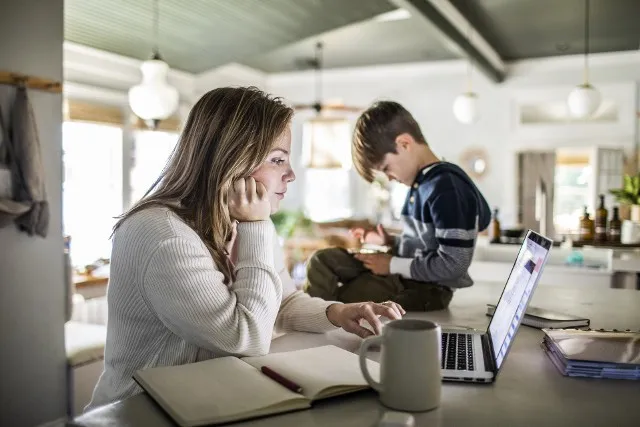 Zdjęcie Realne zarobki na tworzeniu stron internetowych: od freelancera do etatu