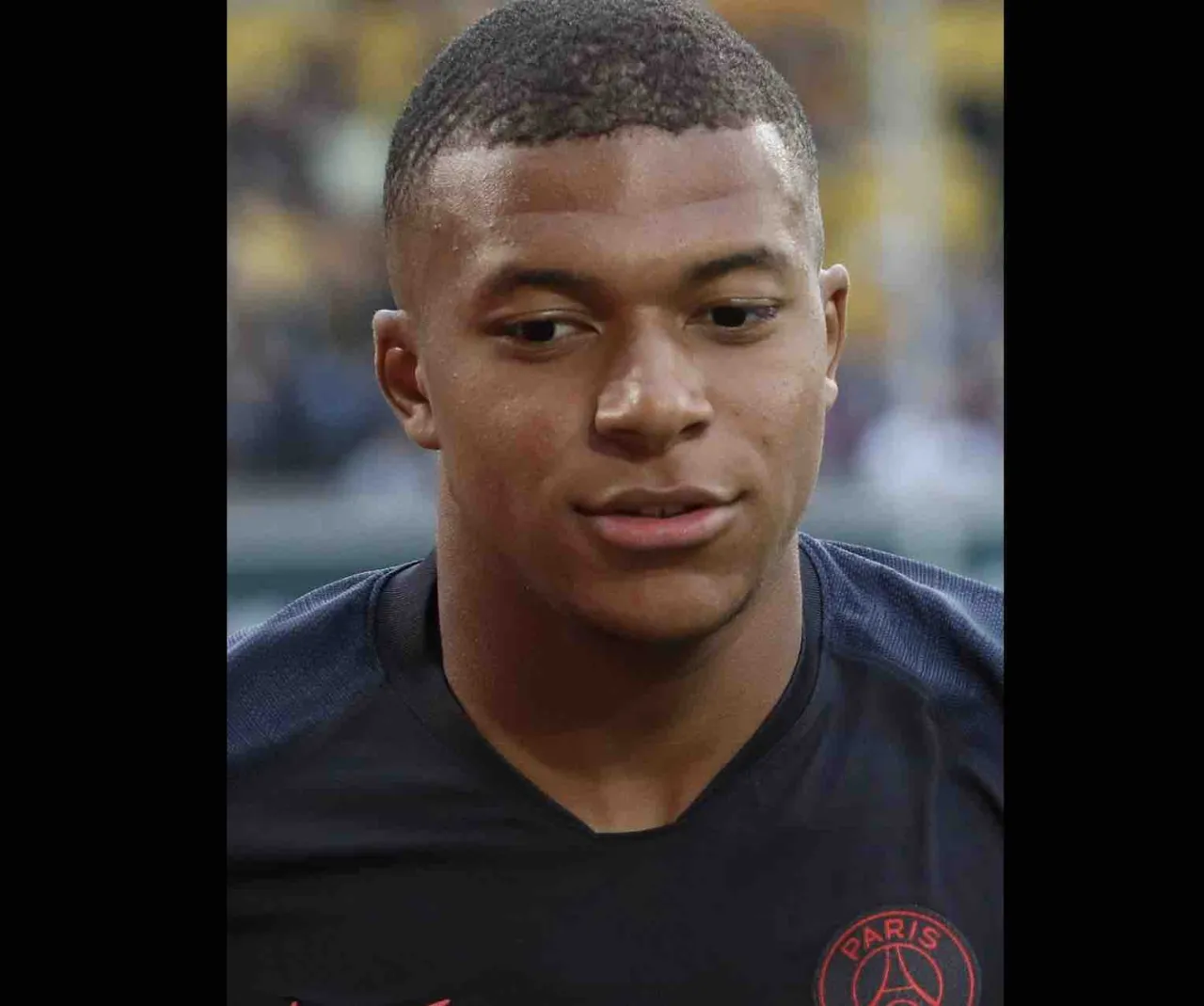 Zdjęcie Ile zarabia Kylian Mbappe tygodniowo? Zaskakujące fakty o pensji