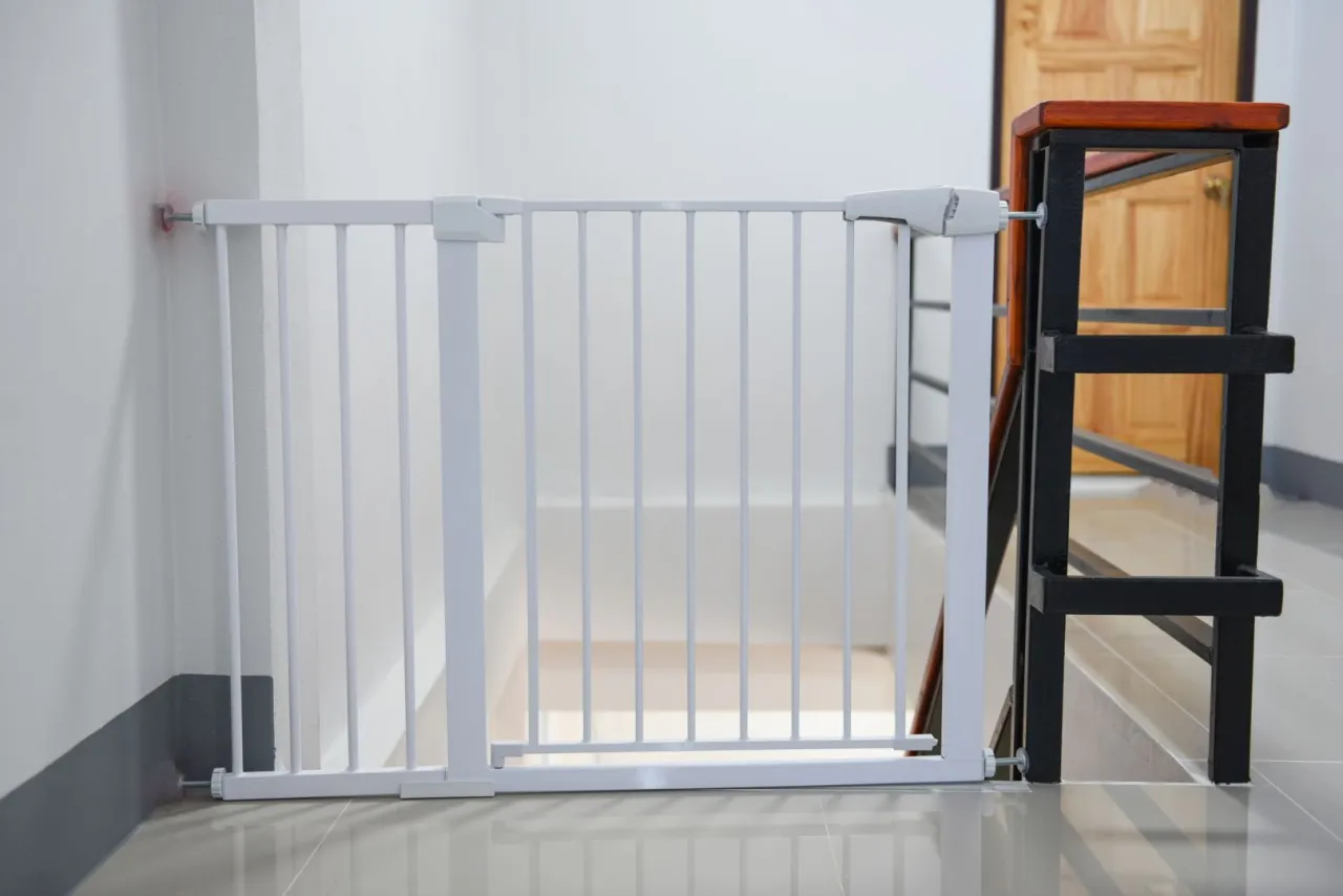 Zdjęcie Jak zabezpieczyć schody bez balustrady i uniknąć wypadków w domu