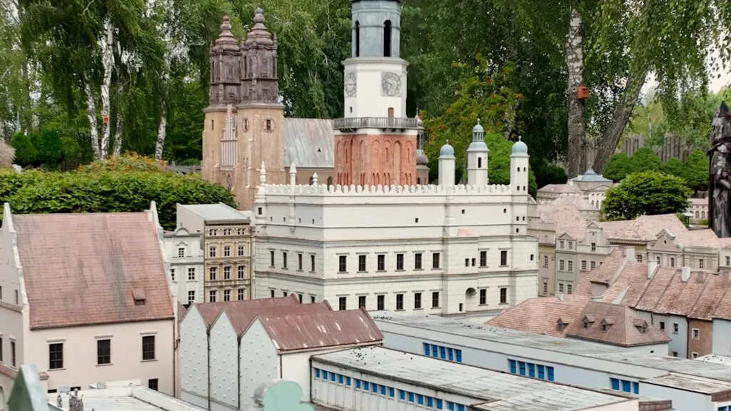 Zdjęcie Skansen Miniatur w Pobiedziskach: Odkryj fascynującą historię i atrakcje