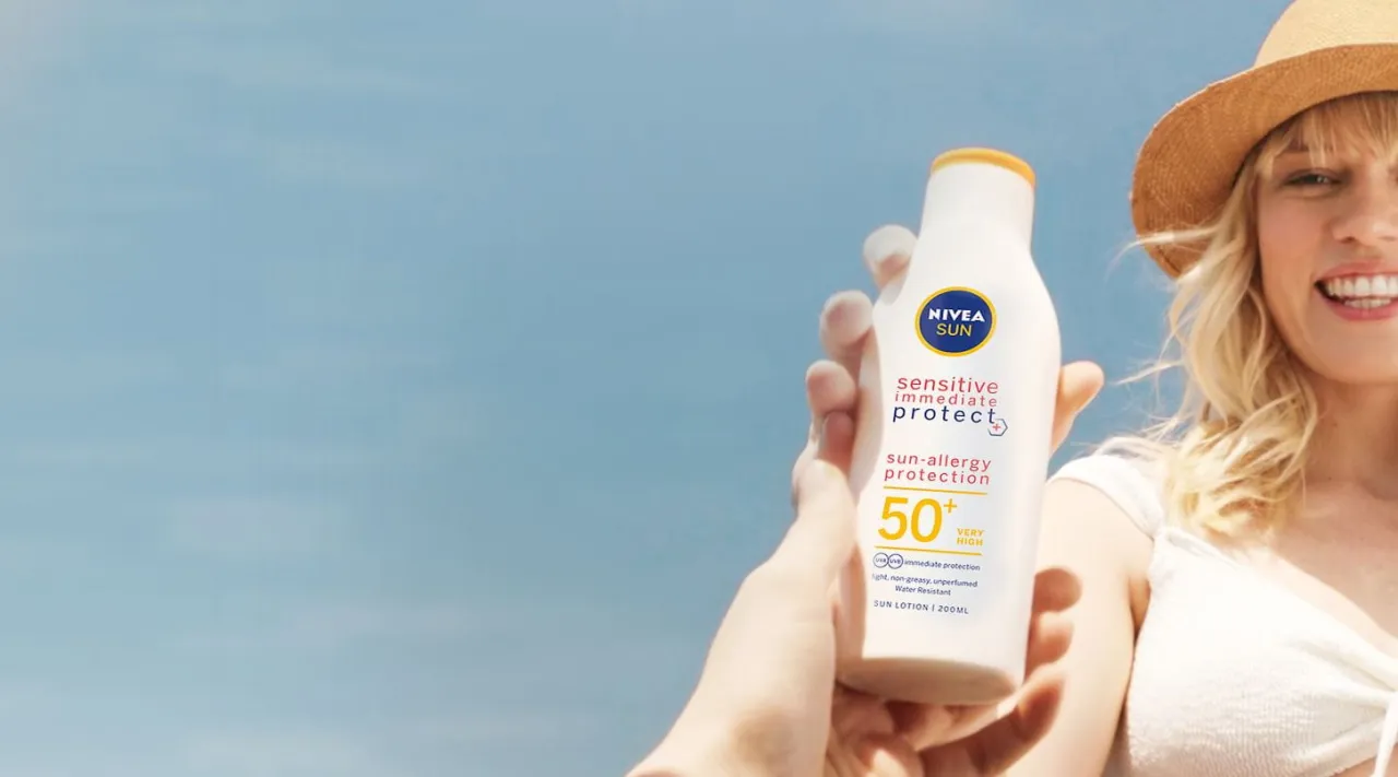 Zdjęcie Klasyczny krem Nivea a opalanie: Czy przyspiesza? Poznaj fakty.