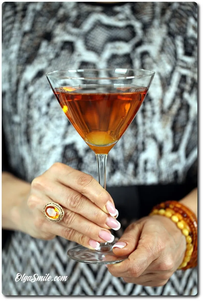 Zdjęcie Manhattan drink: Odkryj sekrety idealnego koktajlu i jego historię