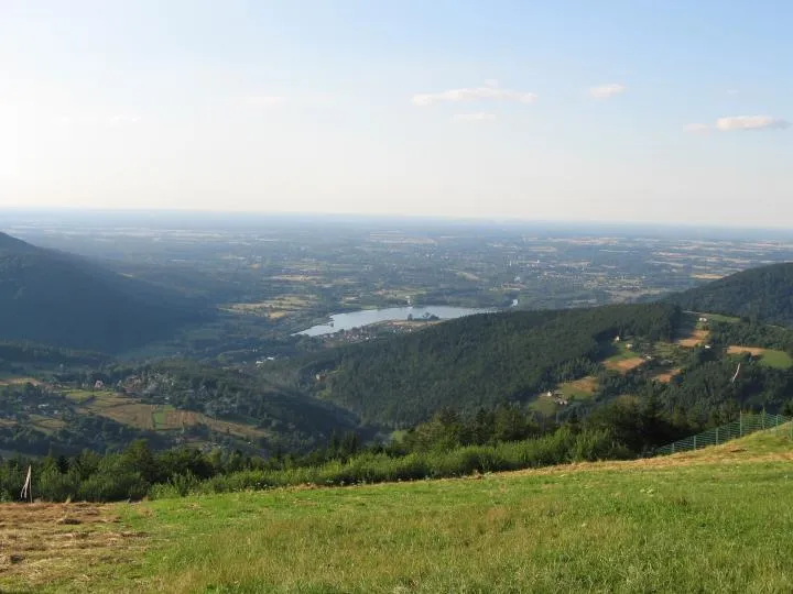 Zdjęcie Góra Żar: Gdzie jest i dlaczego grawitacja tam oszukuje?