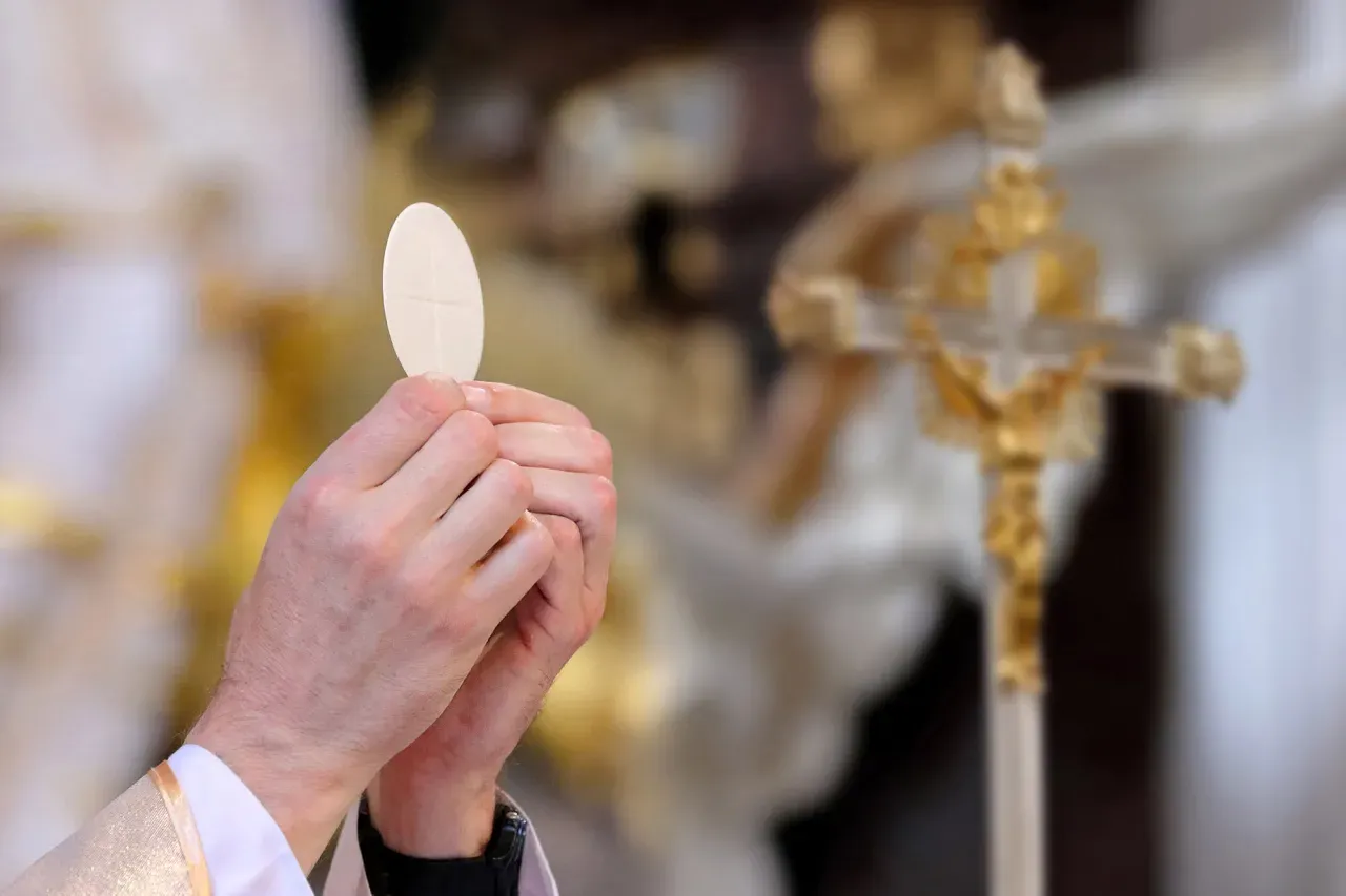 Zdjęcie Katolik – jakie to wyznanie i jak różni się od innych religii?