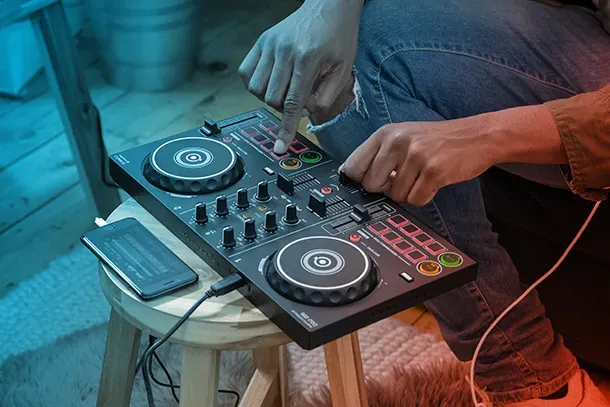 Zdjęcie Jaka konsola DJ na początek? Wybierz najlepszy model dla siebie