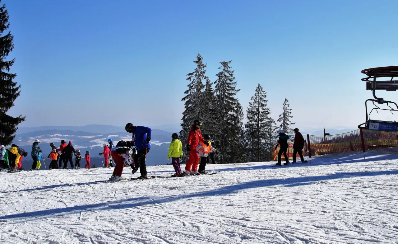 Zdjęcie Wyciągi narciarskie w Bieszczadach – najlepsze stoki i godziny otwarcia