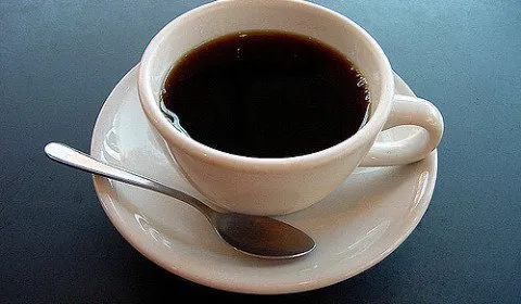 Zdjęcie Ile mg kofeiny ma filiżanka kawy? Zaskakujące różnice w rodzajach