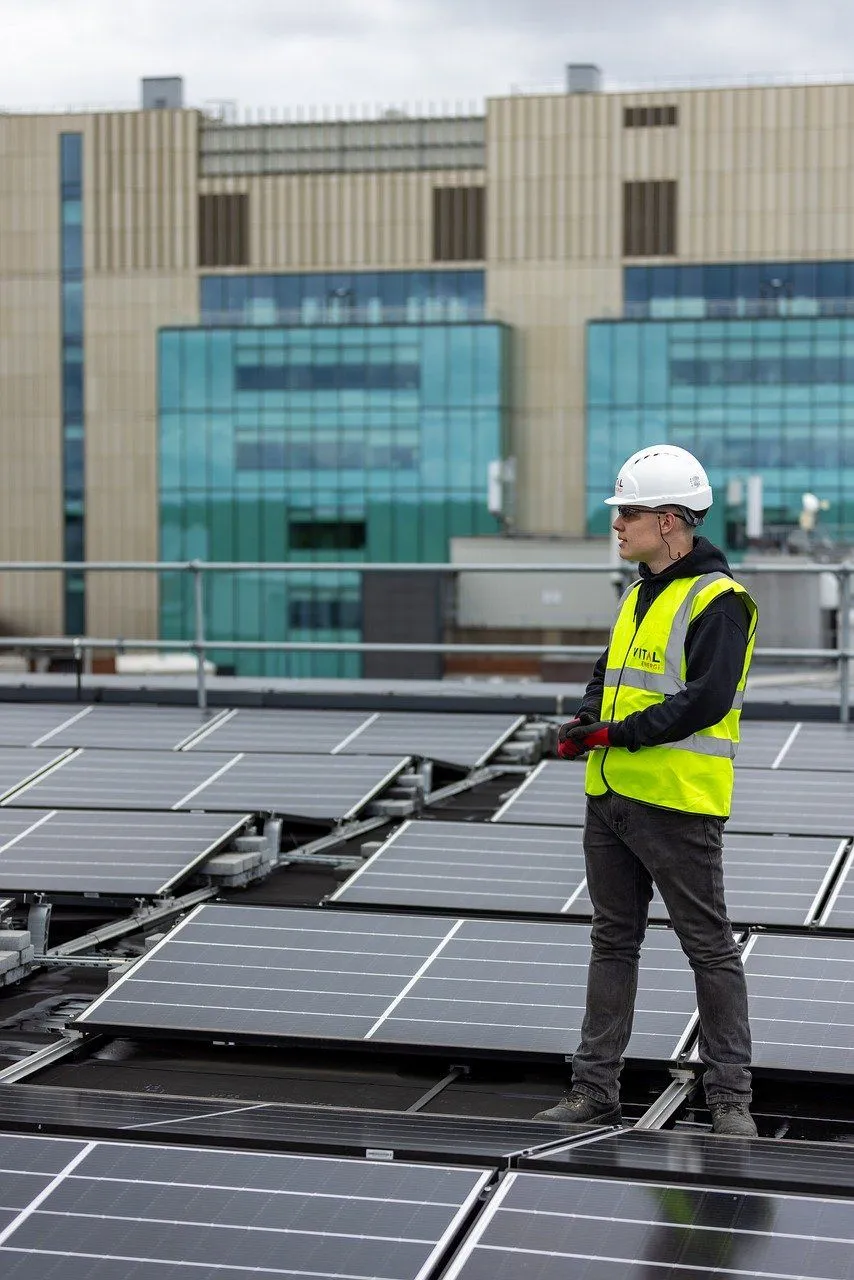 Zdjęcie Mikroinwerter czy falownik: Który wybór oszczędzi więcej energii?