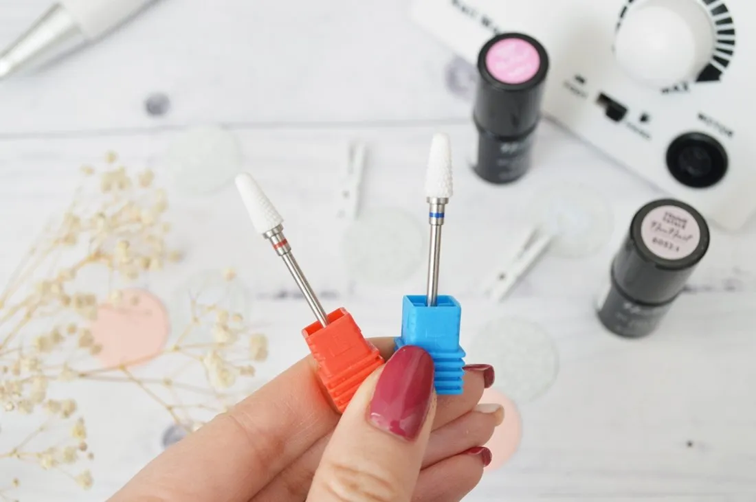 Zdjęcie Jak usunąć manicure hybrydowy? Skuteczne metody bez uszkodzeń