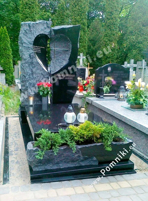 Zdjęcie Jak pięknie udekorować pomnik na cmentarzu – praktyczne porady i inspiracje