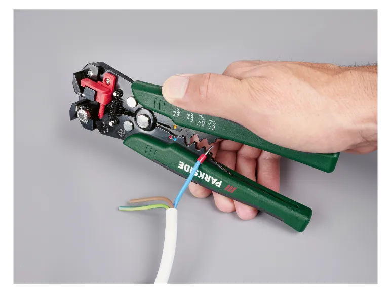 Zdjęcie Jakie szczypce do ściągania izolacji wybrać, aby uniknąć błędów?