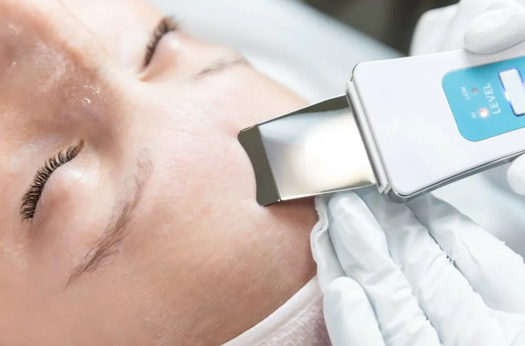 Zdjęcie Jak używać peelingu kawitacyjnego: 8 kroków do pięknej skóry
