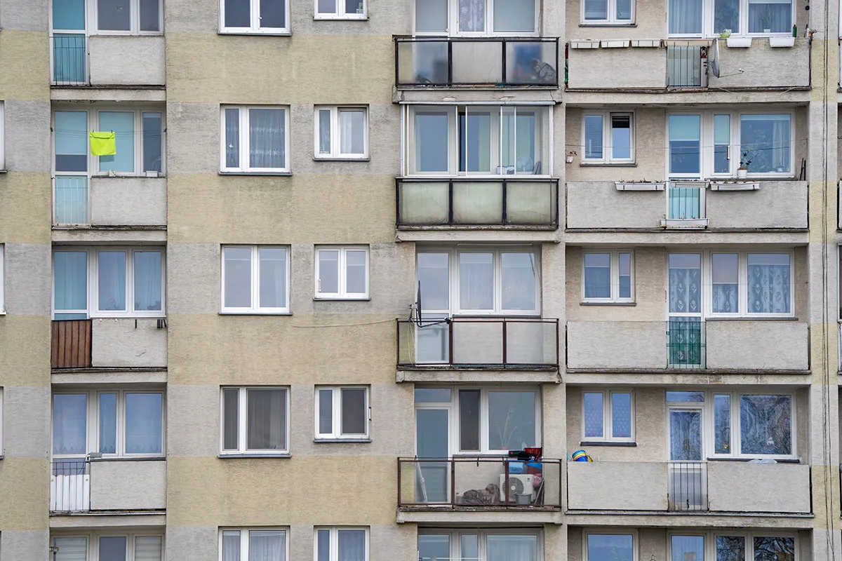Zdjęcie Kto odpowiada za okna w bloku? Poznaj prawa i obowiązki