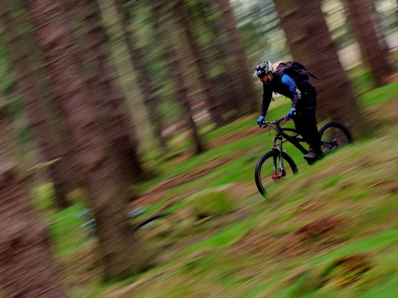 Zdjęcie Rower enduro co to? Poznaj jego unikalne cechy i zastosowanie