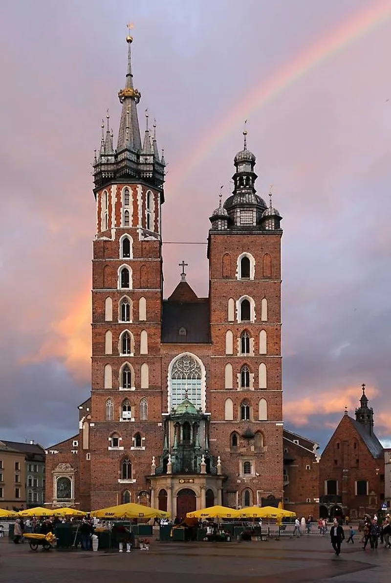 Zdjęcie W którym roku powstał Kościół Mariacki? Poznaj tajemnice jego budowy!