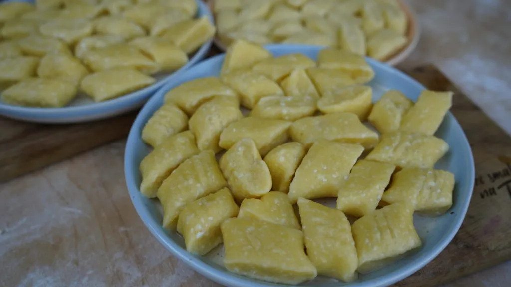 Zdjęcie Jak zrobić kluski idealne? Przepisy i triki na puszyste ciasto!