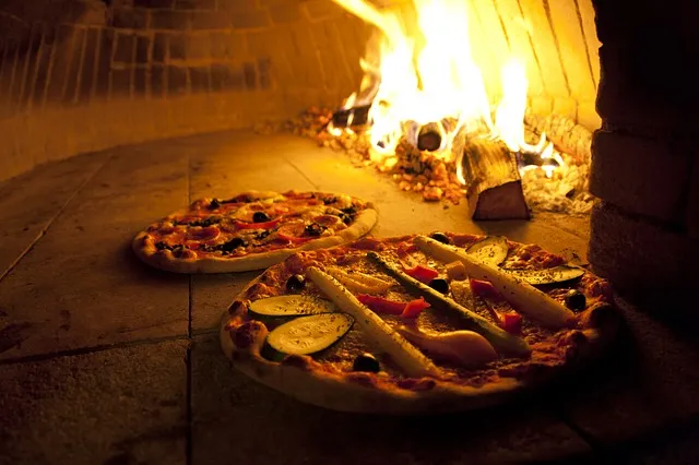 Zdjęcie Jak odgrzać pizzę w mikrofali, by nie stracić smaku i chrupkości