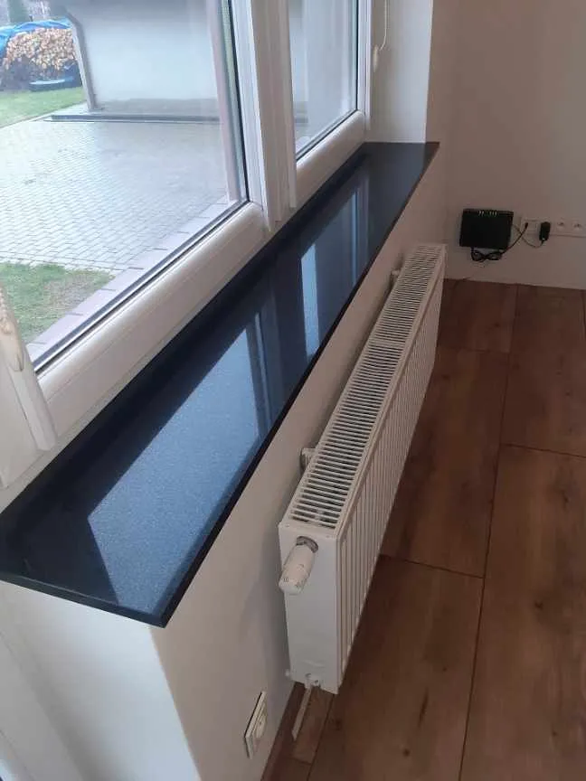 Zdjęcie Parapet konglomerat czarny - trwałość, elegancja i korzystna cena