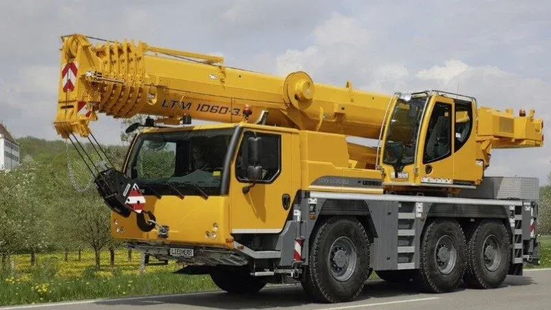 Zdjęcie Ile kosztuje dźwig budowlany? Zaskakujące ceny i opcje wynajmu