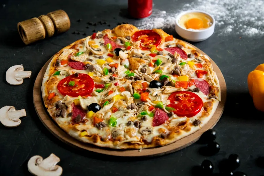 Zdjęcie Ile waży pizza 50 cm? Zaskakujące fakty o jej wadze i składzie