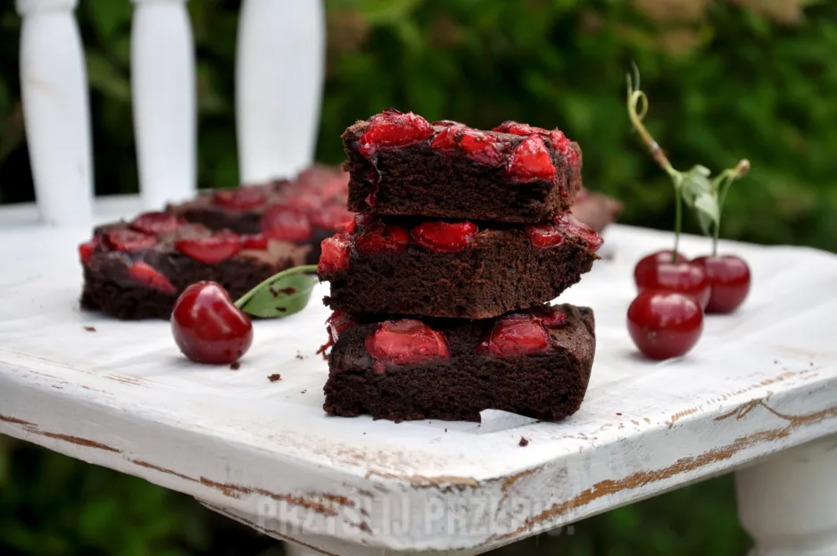 Zdjęcie Przepis na ciasto brownie z wiśniami - krok po kroku z poradami