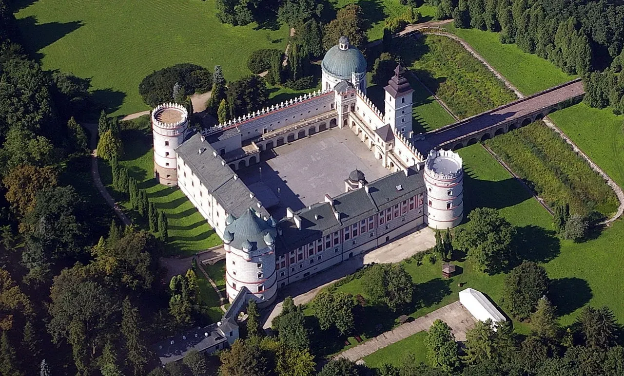 Zdjęcie Poznaj 3 imponujące pałace w Jankowie i ich historię