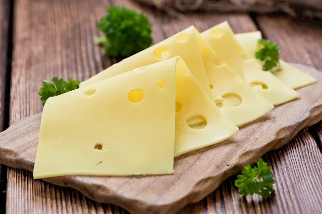 Zdjęcie Ile kalorii ma ser gouda? Zaskakujące fakty o jego kaloryczności