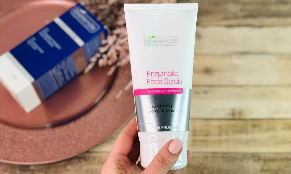 Zdjęcie Jaki peeling do cery naczynkowej? 5 bezpiecznych opcji dla Ciebie