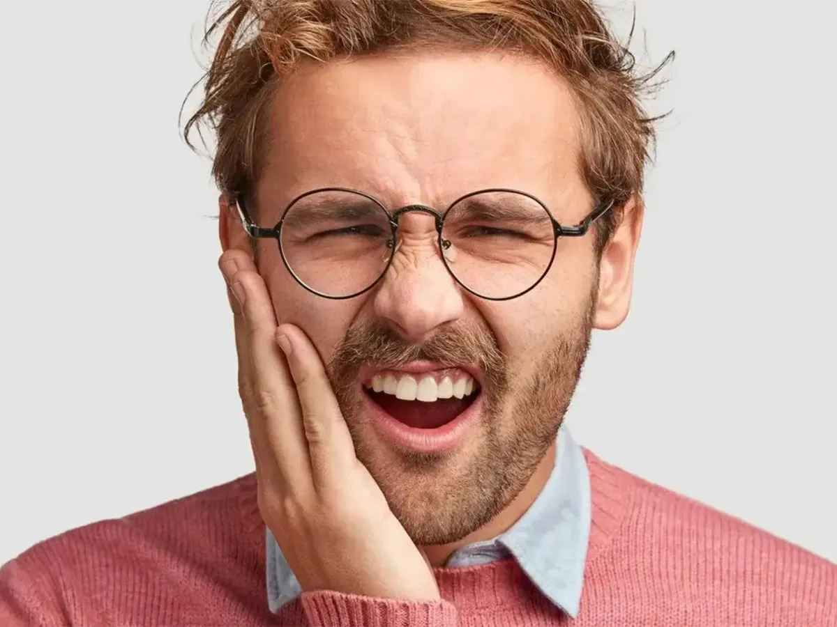 Zdjęcie B&oacute;l zęba nie do zlokalizowania? Poznaj przyczyny i jak sobie pom&oacute;c