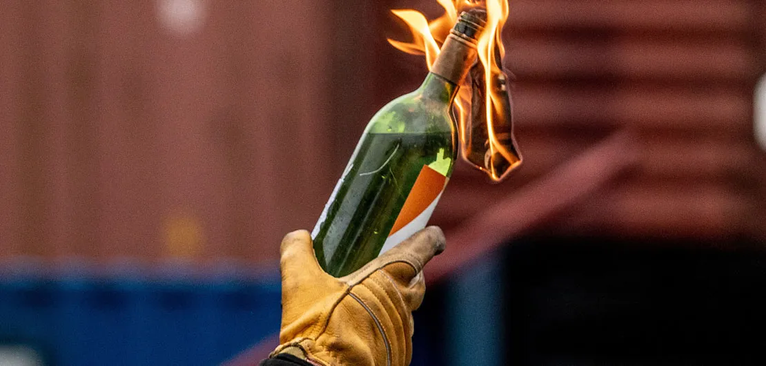 Zdjęcie Koktajl Mołotowa: tajemnice nazwy i historia, która zaskakuje